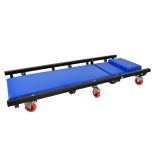 Gurulós aláfekvő állítható háttámlával